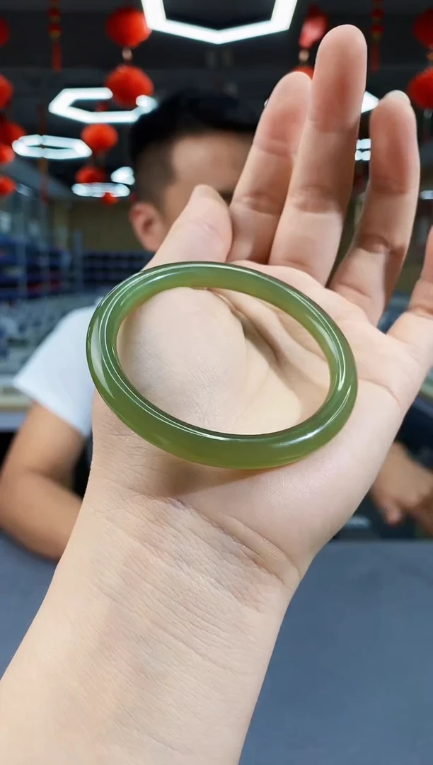 和田玉手镯未镶嵌唐****)yp