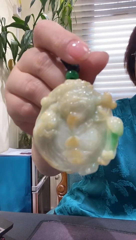 翡翠未镶嵌颈饰吊坠