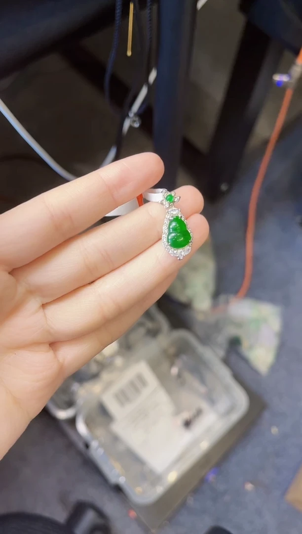【闪购商品】翡翠颈饰银S925镶嵌葫芦吊坠