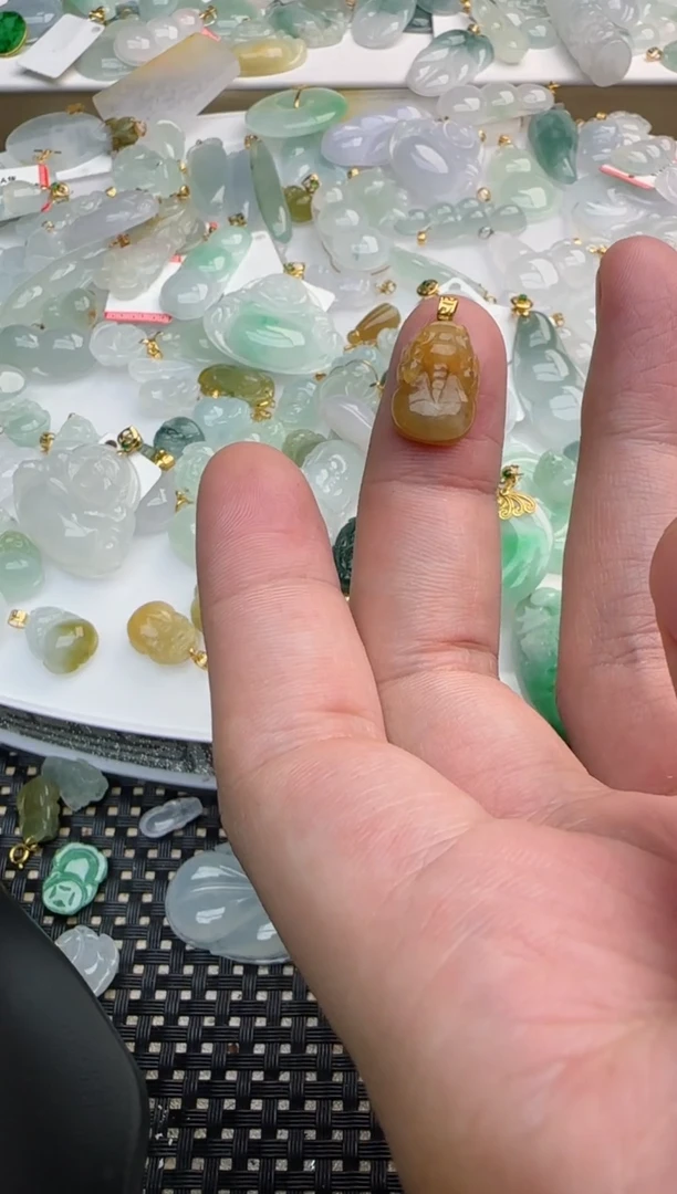 【闪购商品】翡翠吊坠(不含链)18K金镶嵌小貔貅