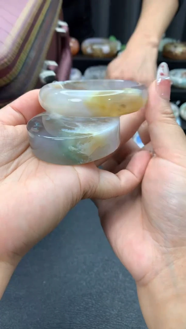 未镶嵌手镯石英质玉（56-57圈口）赠送镯心 无证书