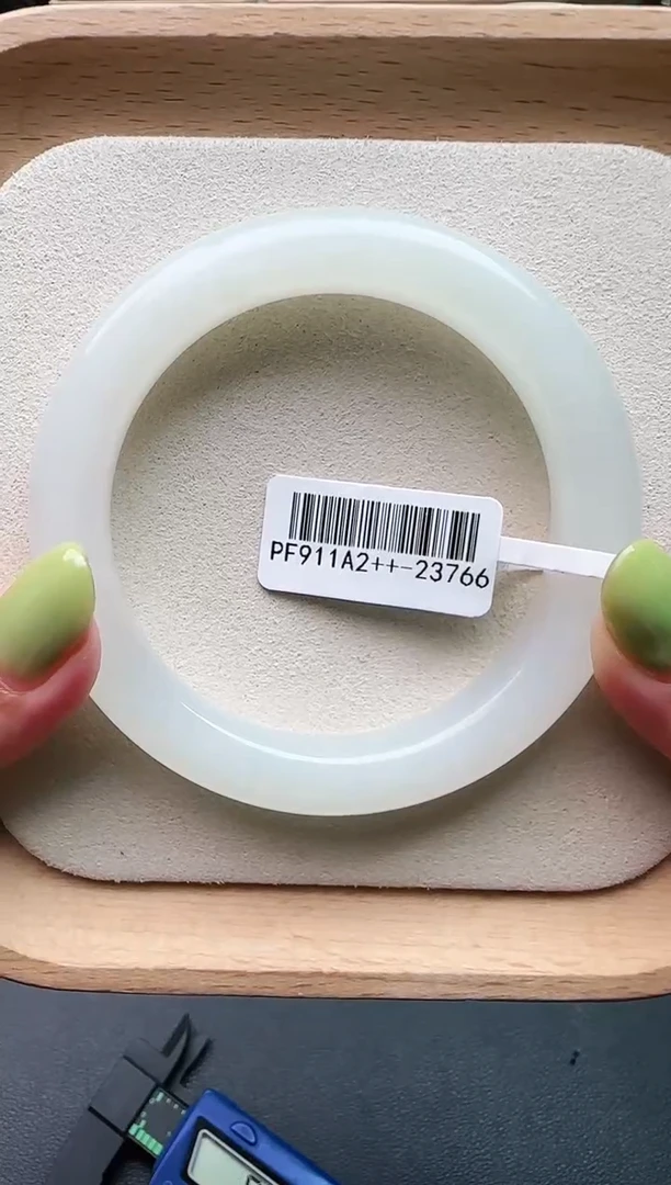 和田玉手镯未镶嵌56