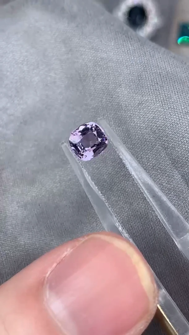 裸石尖晶石0.77ct-25-30-24