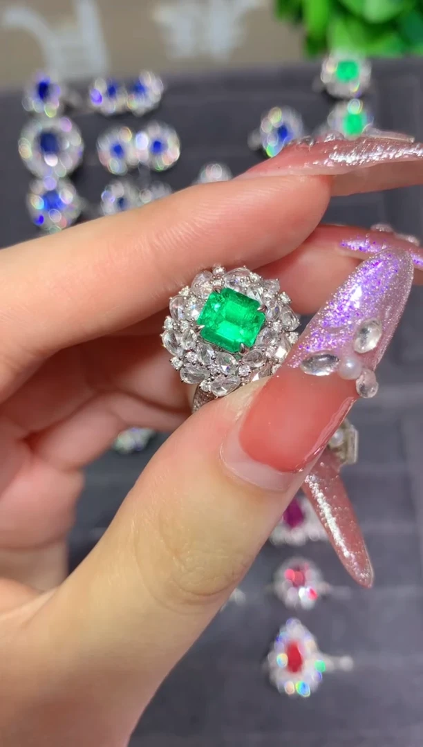 18K金镶嵌戒指祖母绿1.6CT