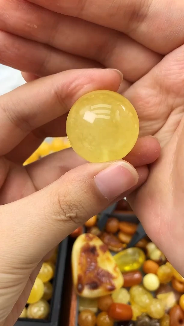 未镶嵌琥珀珠宝奇石259