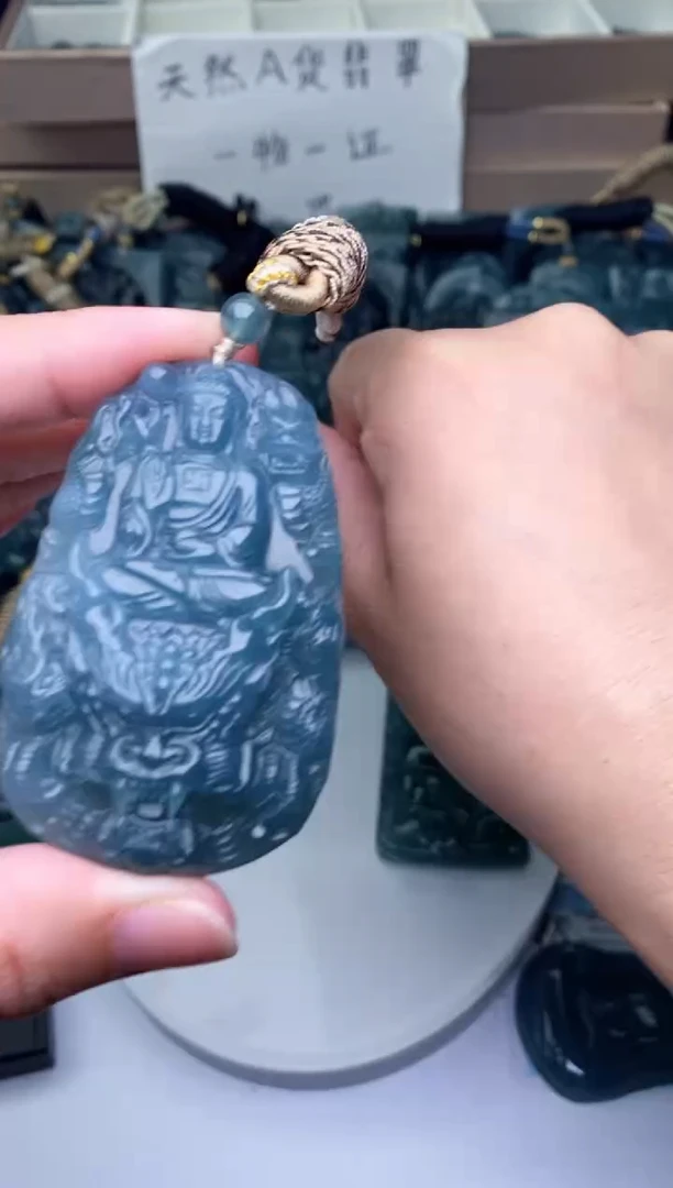 颈饰未镶嵌翡翠