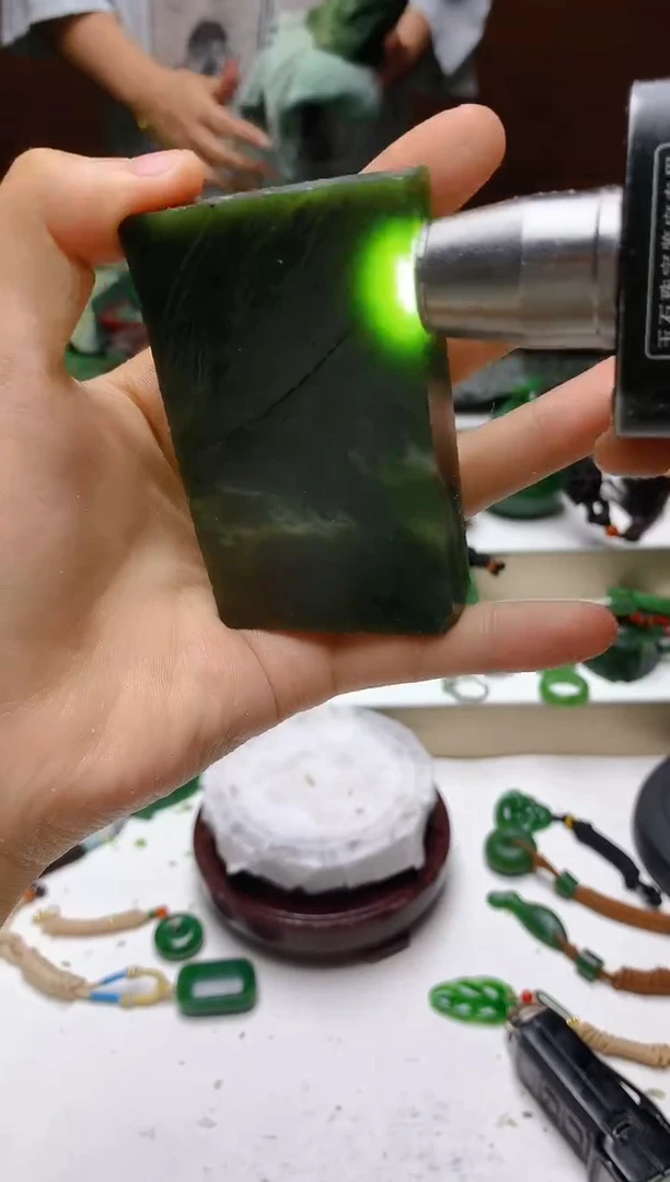 和田玉（碧玉）未镶嵌珠宝半成品随机发货一个