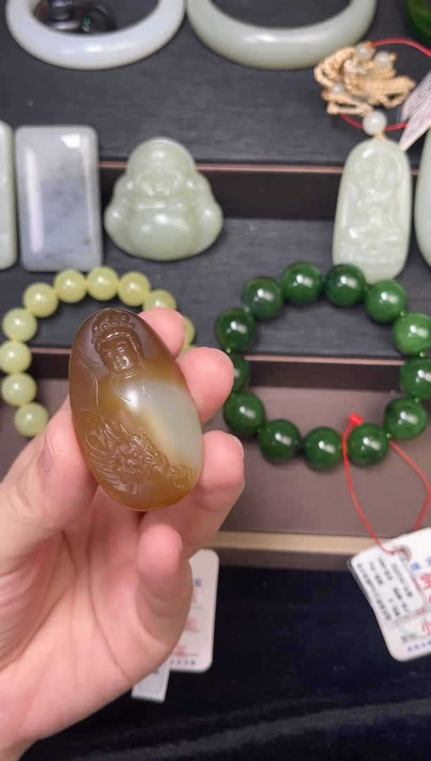 吊坠(不含链)未镶嵌和田玉且末金山糖白  观音9014823