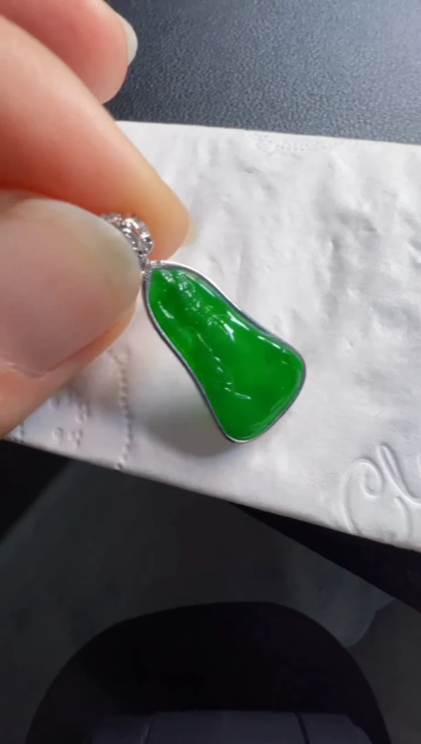 吊坠(不含链)18K金镶嵌翡翠4380