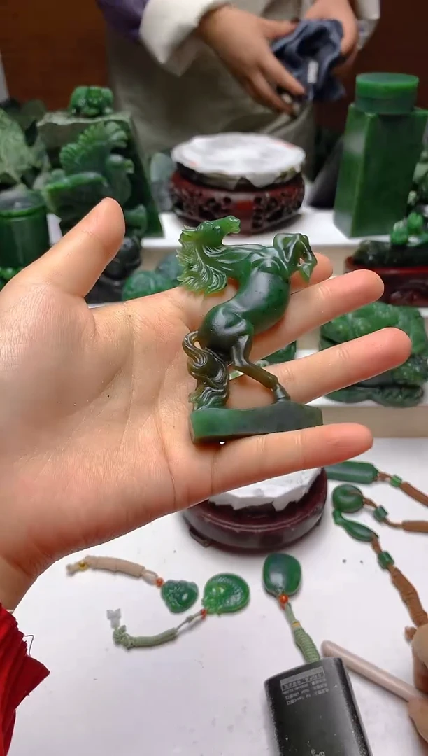 未镶嵌和田玉摆件1