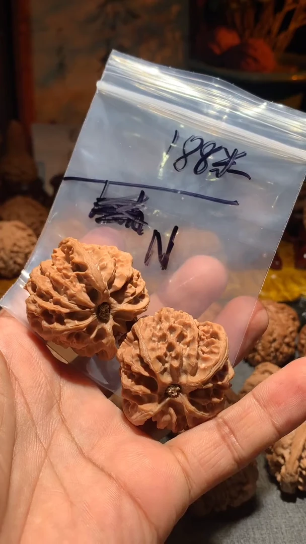 把件桃核N丰泰文玩  苹果园   42+ 尺寸左右