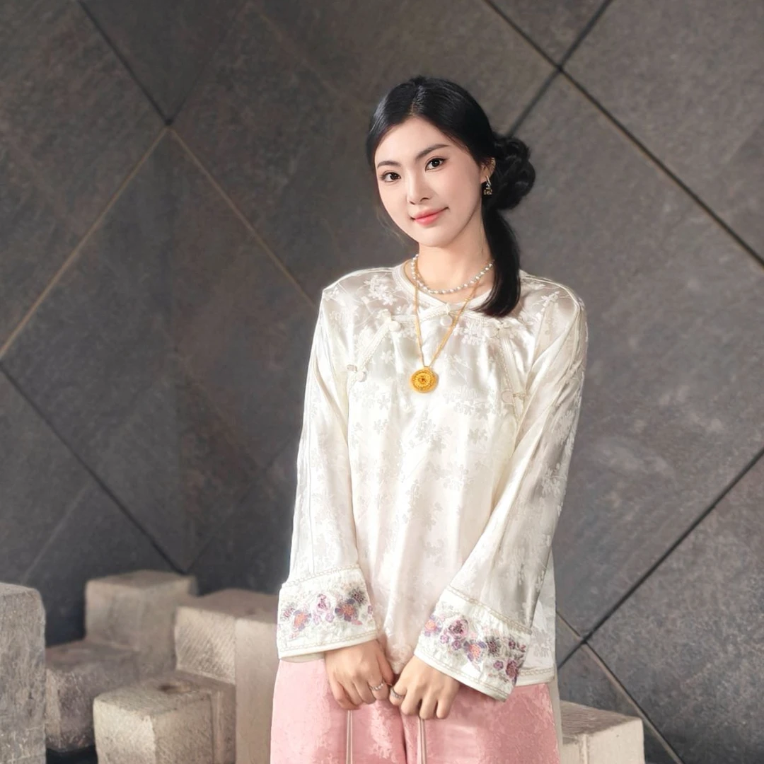 ARMS WELL王囡囡 白色袖口绣花桑蚕丝暗纹新中式国风上衣 L219