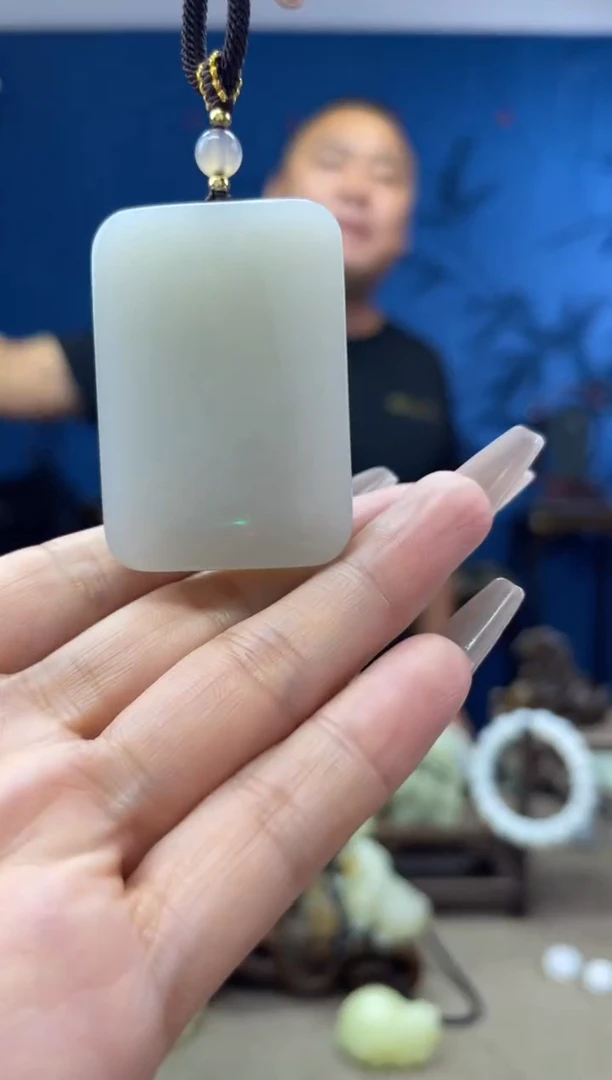 和田玉未镶嵌颈饰1