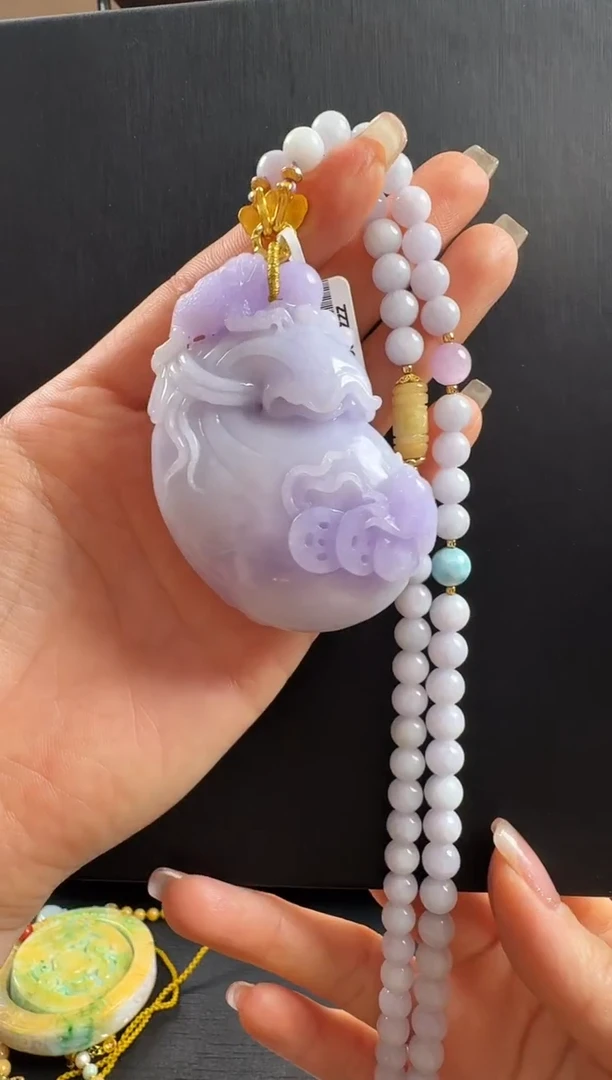 颈饰未镶嵌翡翠金蝉