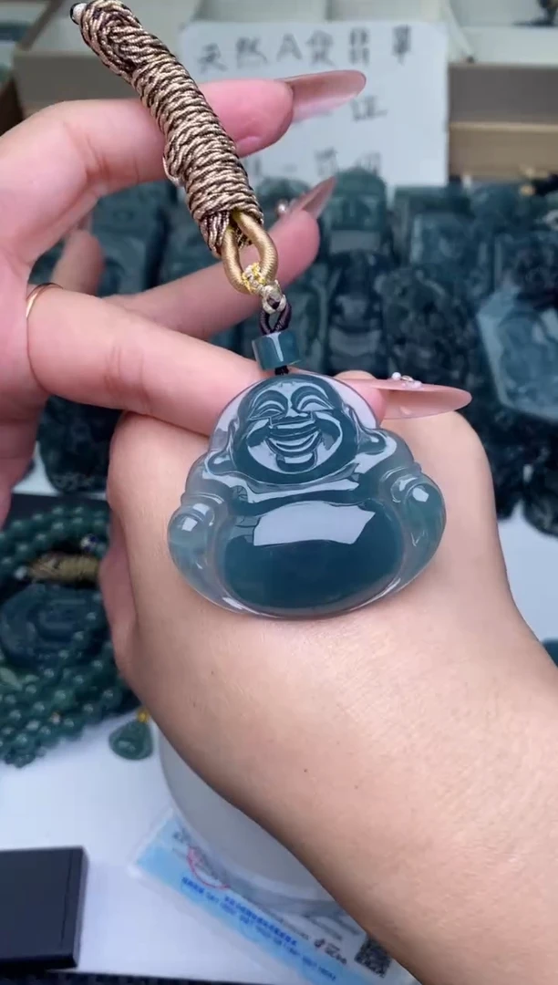 颈饰未镶嵌翡翠