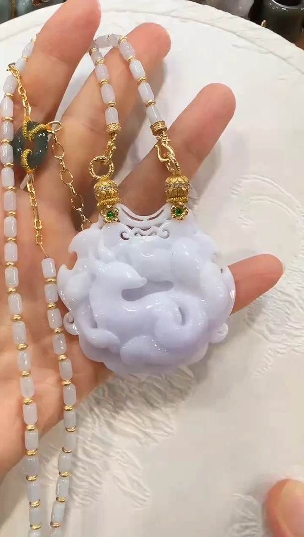 翡翠未镶嵌颈饰国风