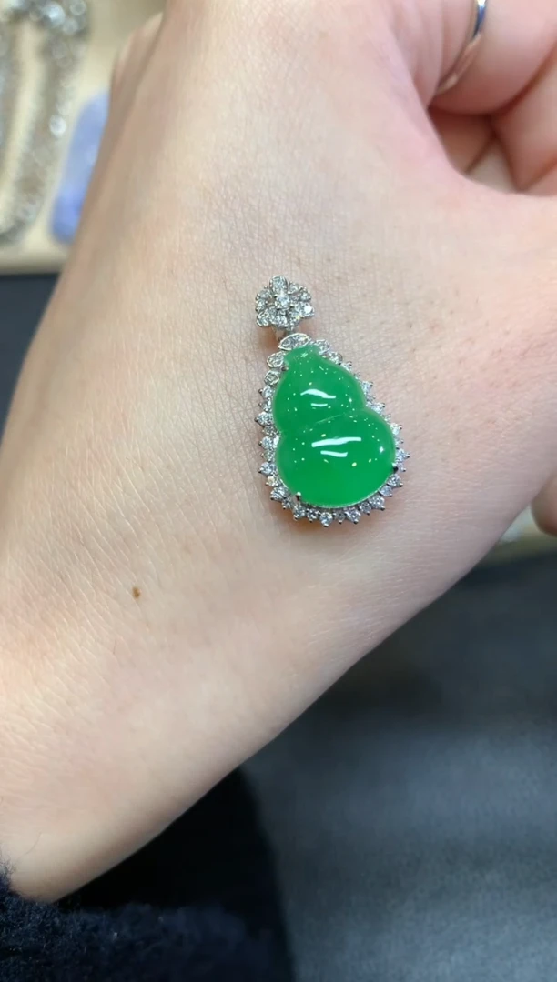 【闪购商品】翡翠颈饰18K金镶嵌葫芦【无服务费】排队