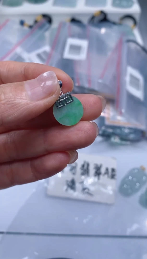 颈饰银S925镶嵌翡翠吊坠