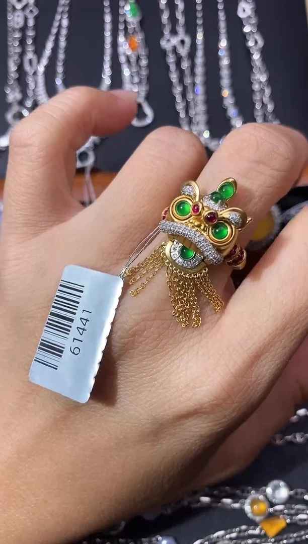 18K金镶嵌戒指翡翠戒指