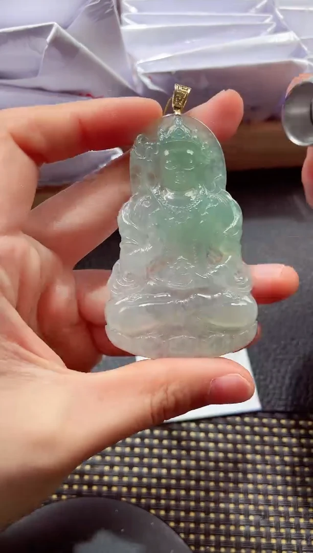 颈饰18K金镶嵌翡翠 000111