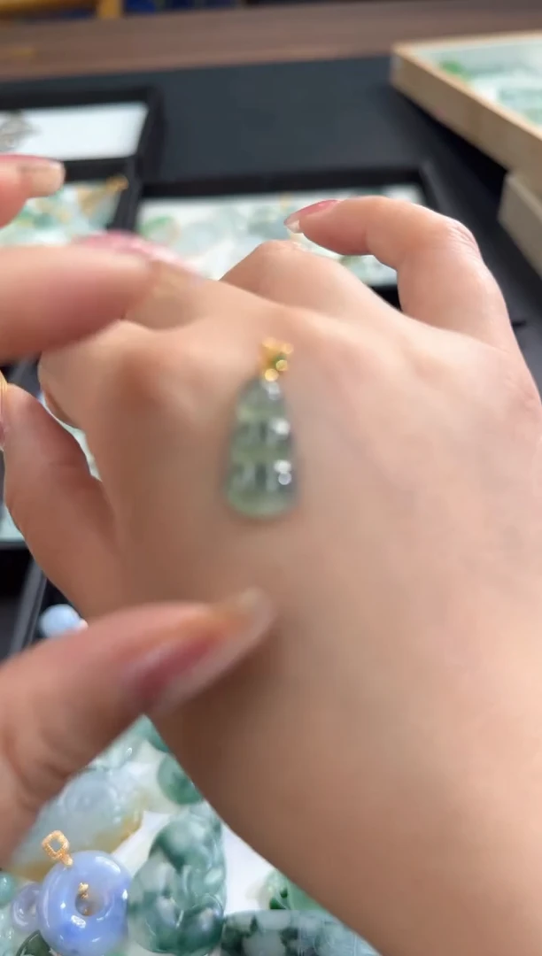 【闪购商品】翡翠颈饰18K金镶嵌250213262