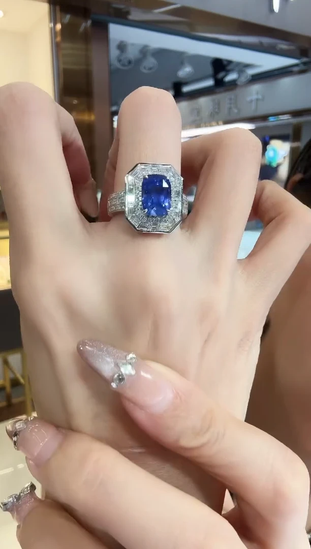 戒指蓝宝石18K金镶嵌4.12ct