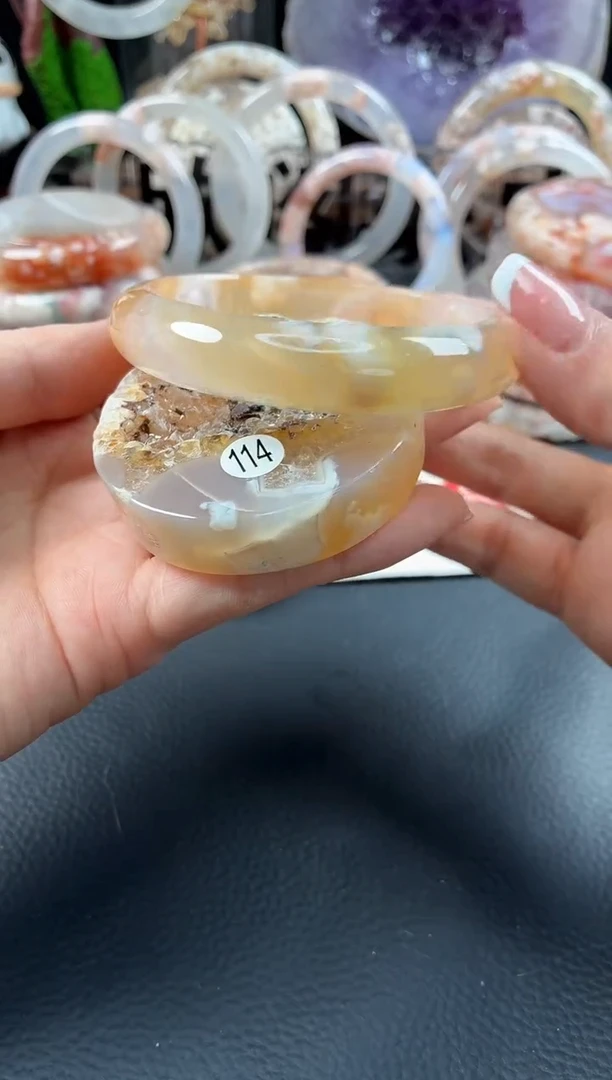 未镶嵌手镯（圆镯）石英质玉58