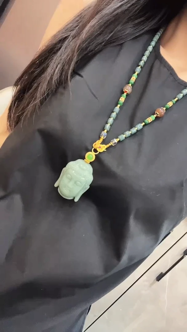 翡翠未镶嵌颈饰佛头