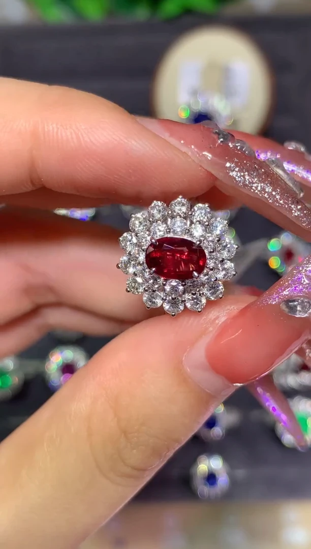18K金镶嵌戒指红宝石1.02CT