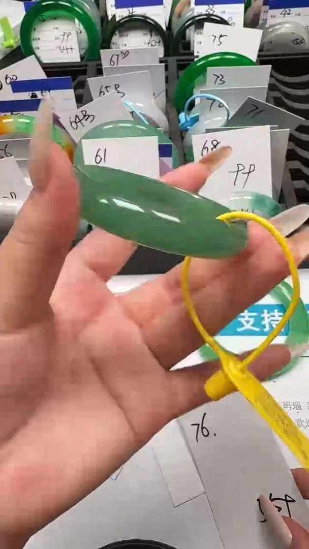 未镶嵌手镯石英岩玉76