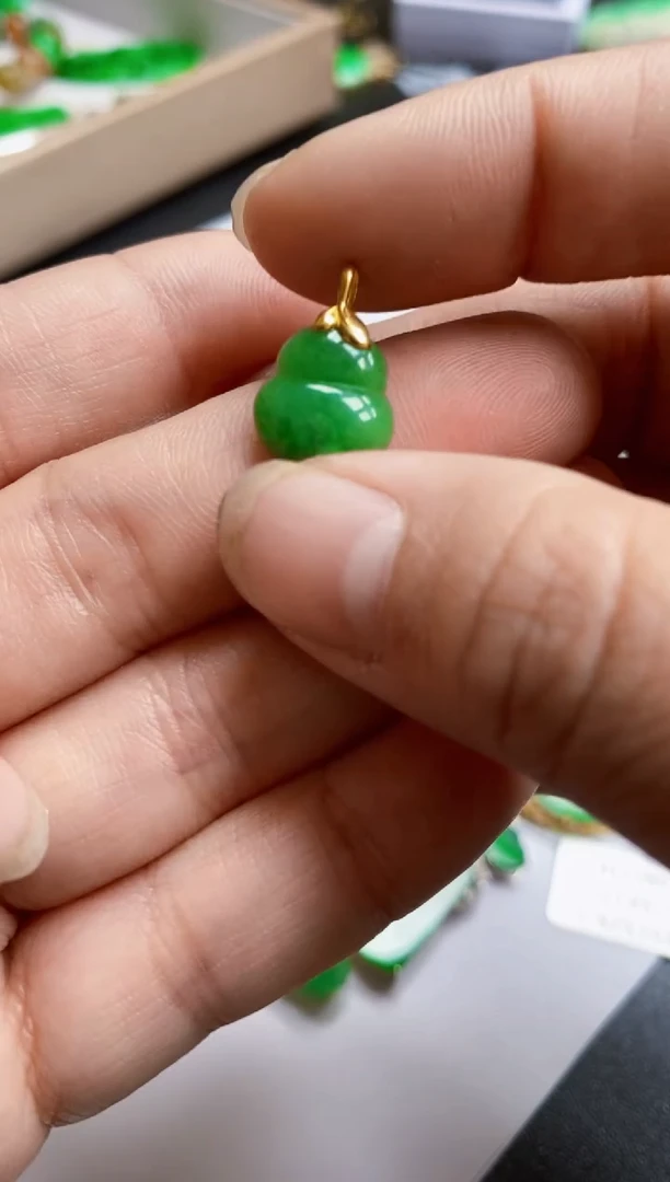 【闪购商品】翡翠颈饰18K金镶嵌吊坠