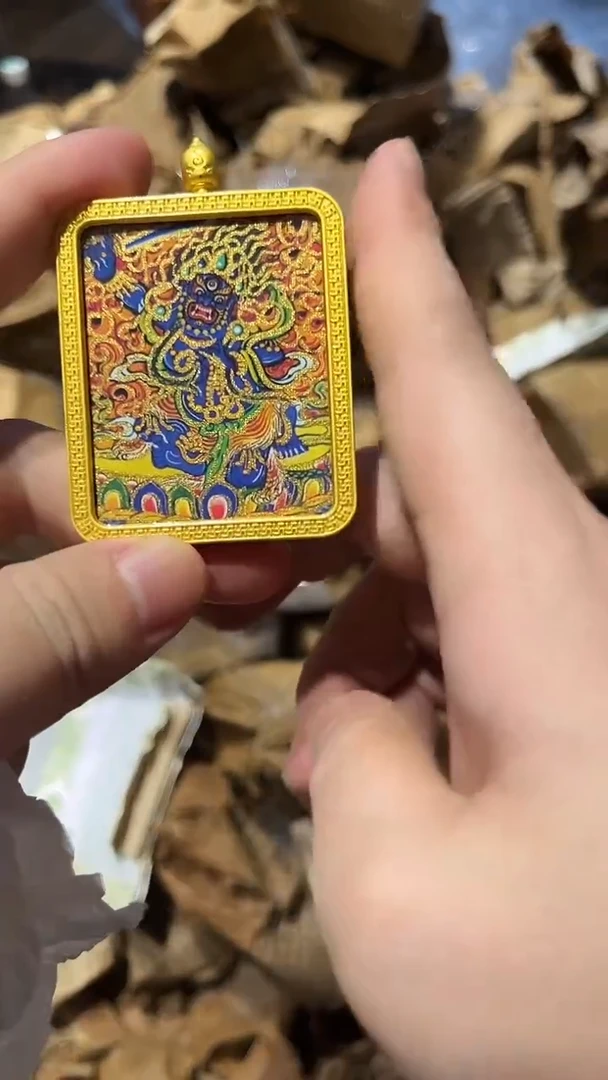 吊坠手绘描金唐卡