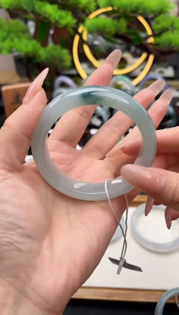 未镶嵌手镯翡翠手镯