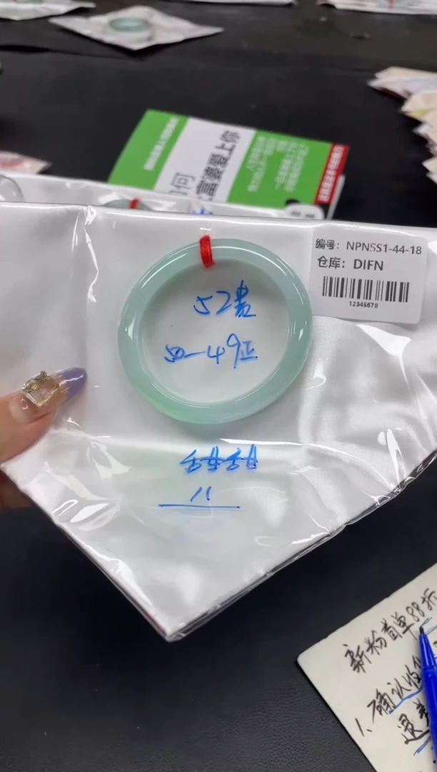 未镶嵌手镯翡翠翡翠手镯