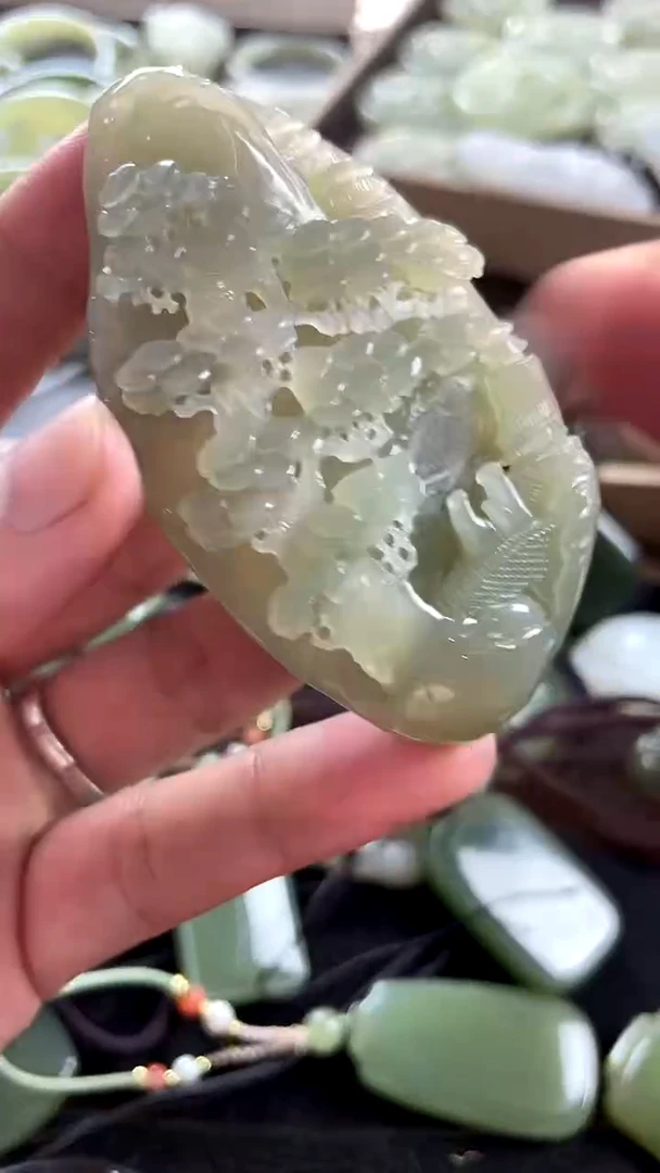 颈饰未镶嵌和田玉山水