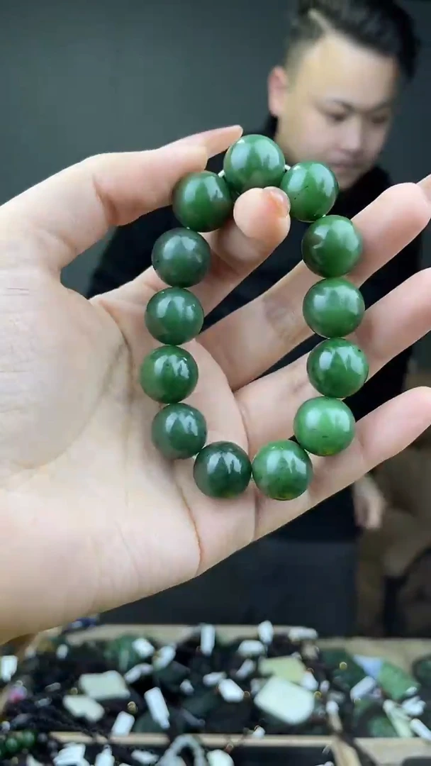 颈饰未镶嵌和田玉拍一发一，多样性发货！