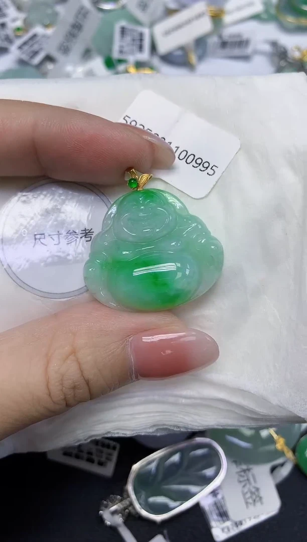 颈饰18K金镶嵌翡翠天然缅甸翡翠A货多样性发一件