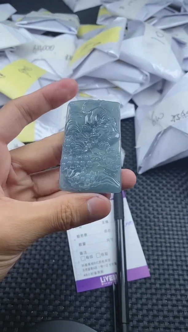 翡翠未镶嵌颈饰