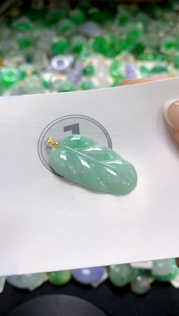 翡翠18K金镶嵌颈饰1111111111111111