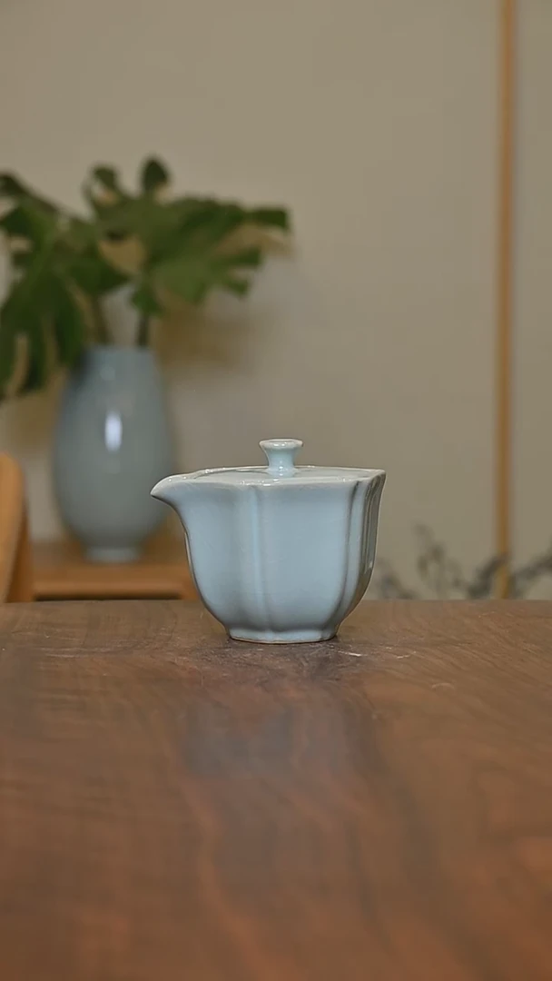 六方手抓壶 天青 微瑕 朱家汝窑款