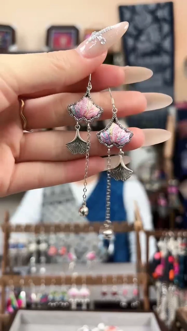 织绣民族风非遗老绣饰品512