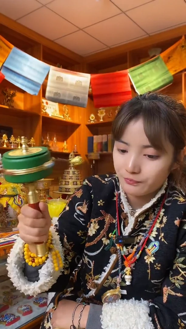 【闪购商品】泥塑绿妈妈-手摇转筒