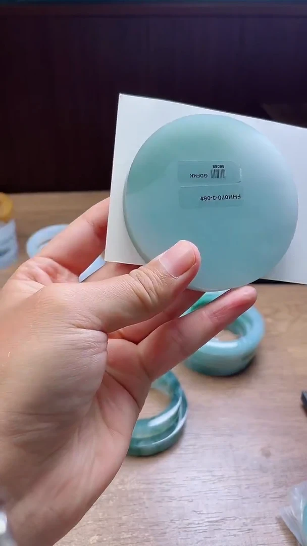 定制翡翠手镯未镶嵌扎**勒定制