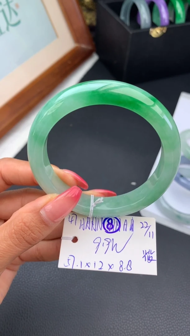 未镶嵌手镯翡翠假一赔三   手镯