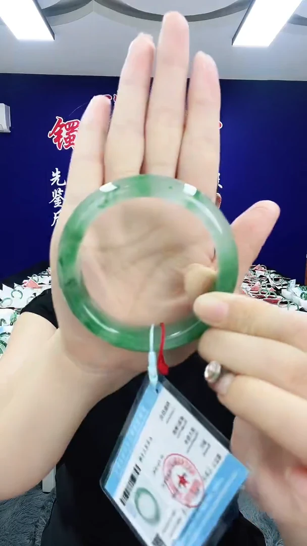 石英质玉（非洲翠）手镯未镶嵌1