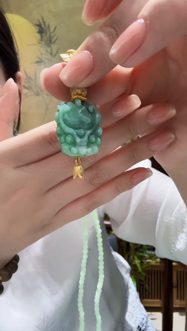 颈饰未镶嵌翡翠吊坠