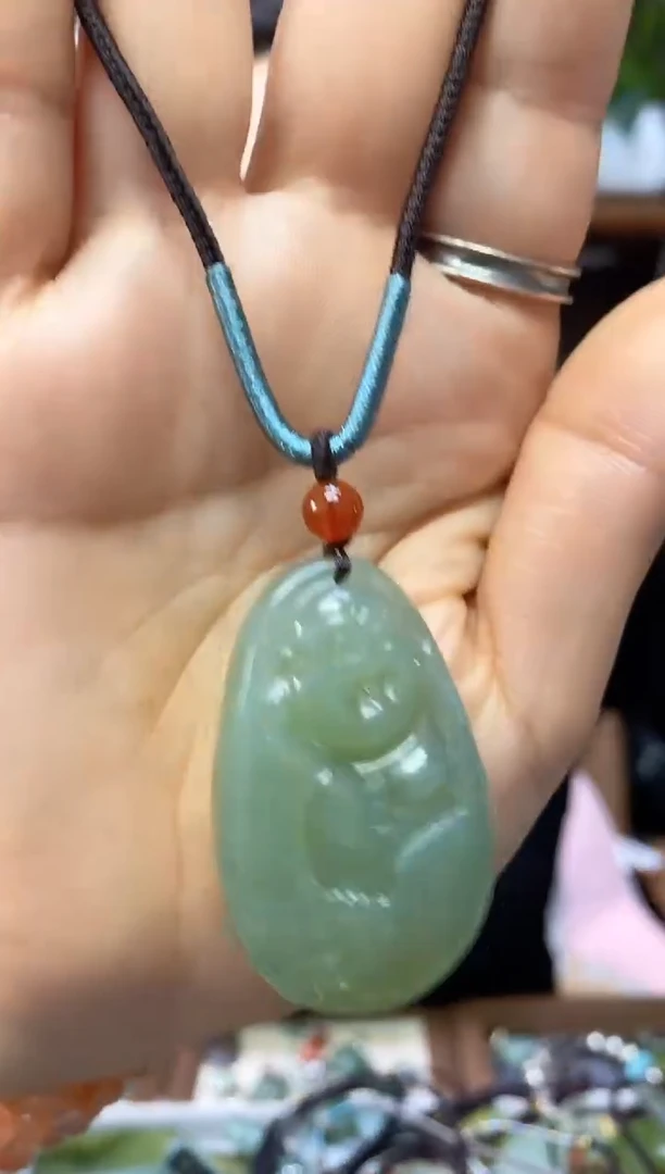 岫玉未镶嵌吊坠·