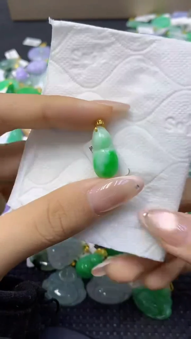 颈饰18K金镶嵌翡翠天然缅甸翡翠A货