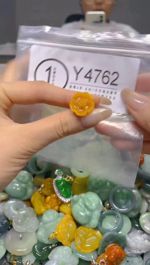 颈饰未镶嵌翡翠/Y/翡翠A货，一件也是批发价