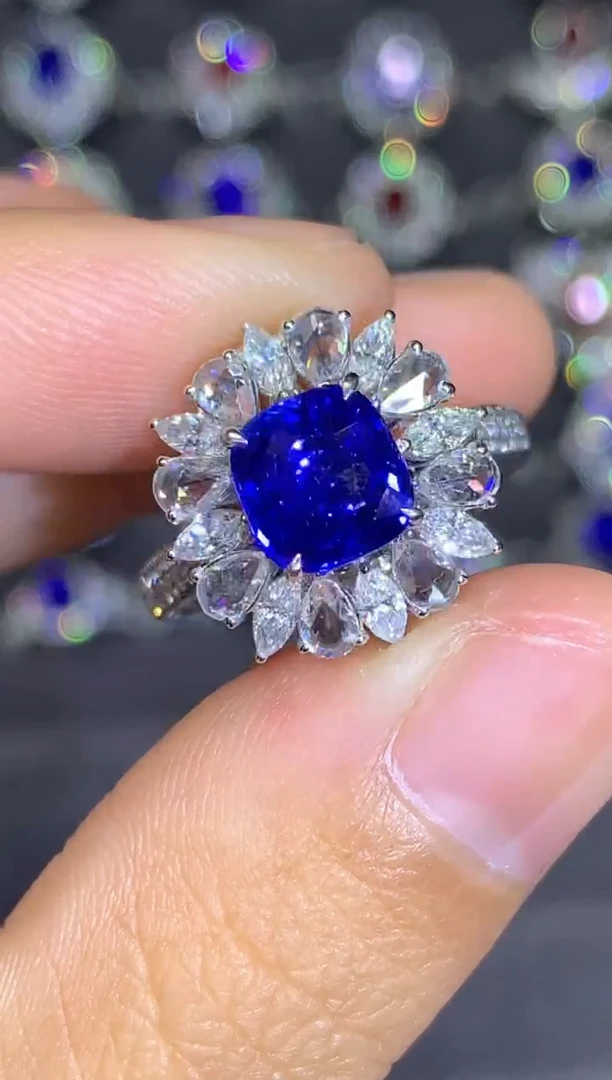 戒指蓝宝石18K金镶嵌2.0ct